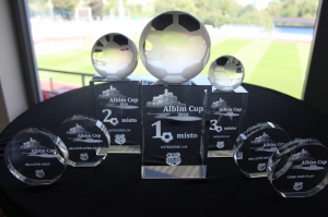 Trofeje turnaje jsou připraveny